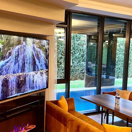 Muhafazakar Havuzlu Bahceli Gueneslenme Alani Bulunan Ultra Lueks Villa Sakarya (Marmara)