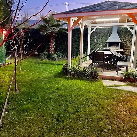 Villa Muhafazakar Havuzlu Bahceli Gueneslenme Alani Bulunan Ultra Lueks Sakarya (Marmara)