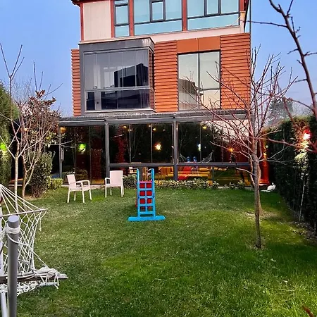 Muhafazakar Havuzlu Bahceli Gueneslenme Alani Bulunan Ultra Lueks Villa Sakarya (Marmara)