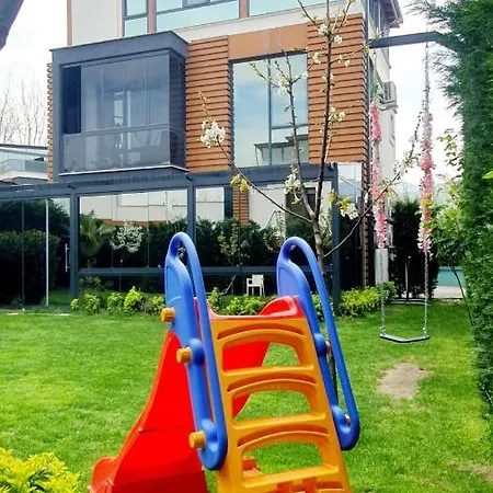 Muhafazakar Havuzlu Bahceli Gueneslenme Alani Bulunan Ultra Lueks * Sakarya (Marmara)