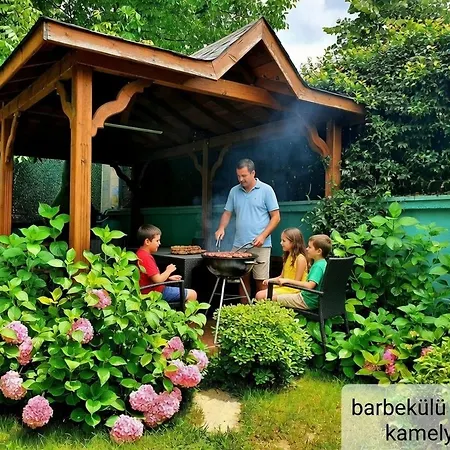 Muhafazakar Havuzlu Bahceli Gueneslenme Alani Bulunan Ultra Lueks Sakarya (Marmara)